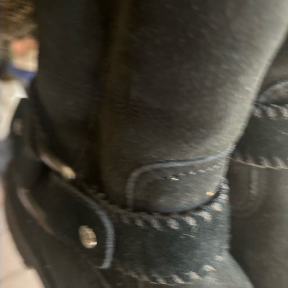 UGG Boots - Picture 4 of 7